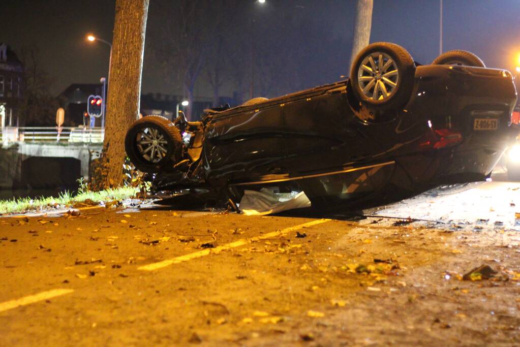 Twee gewonden bij zware crash