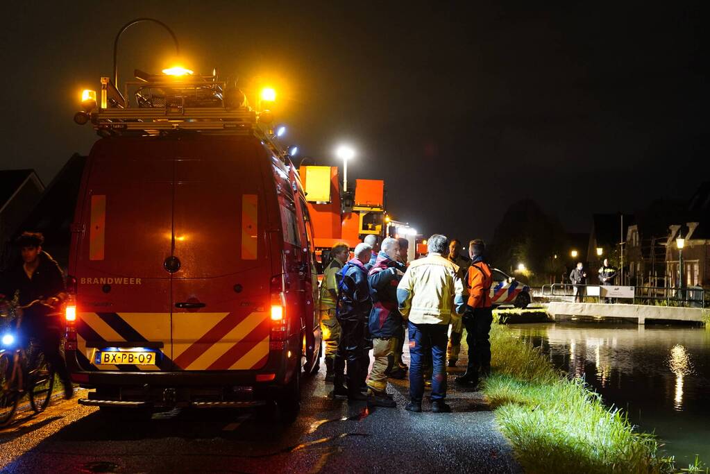 Zoekactie na aangetroffen scooter in het water