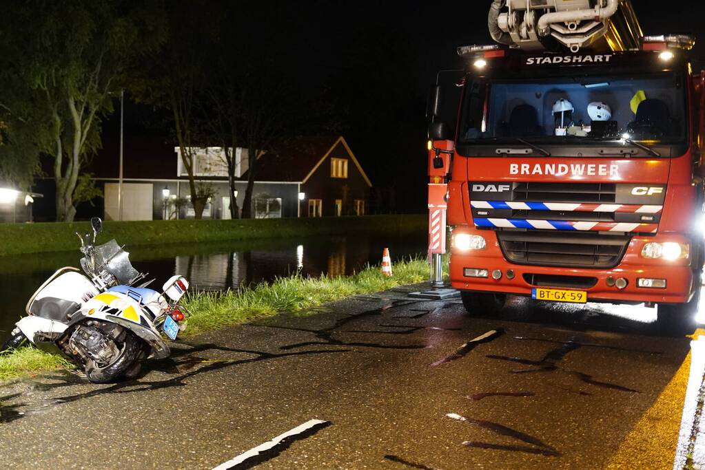 Zoekactie na aangetroffen scooter in het water