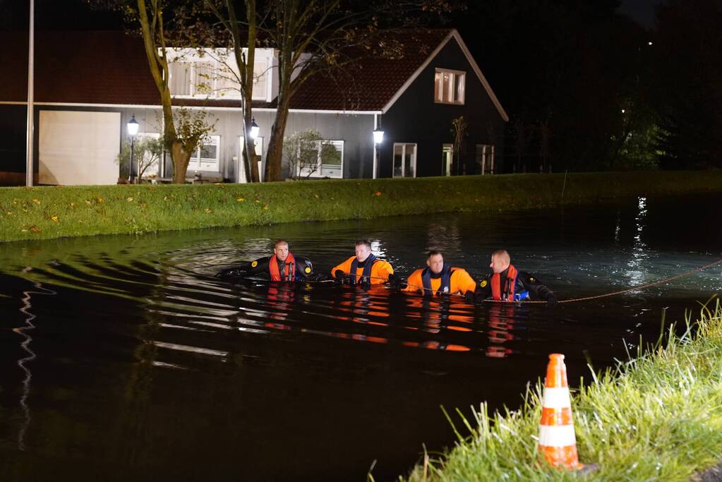 Zoekactie na aangetroffen scooter in het water