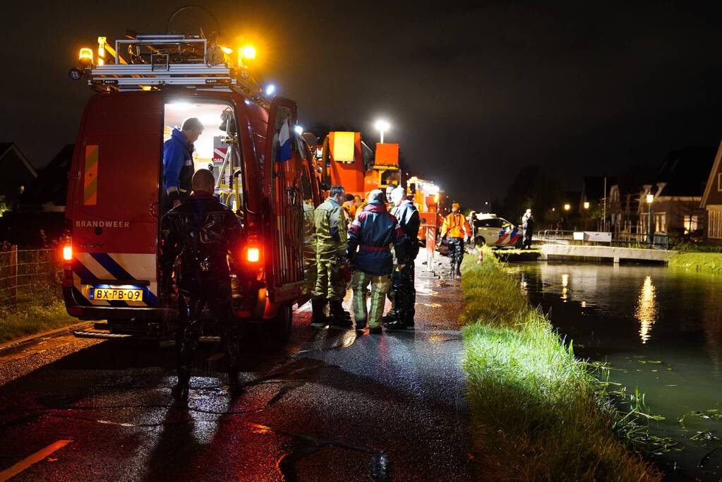 Zoekactie na aangetroffen scooter in het water