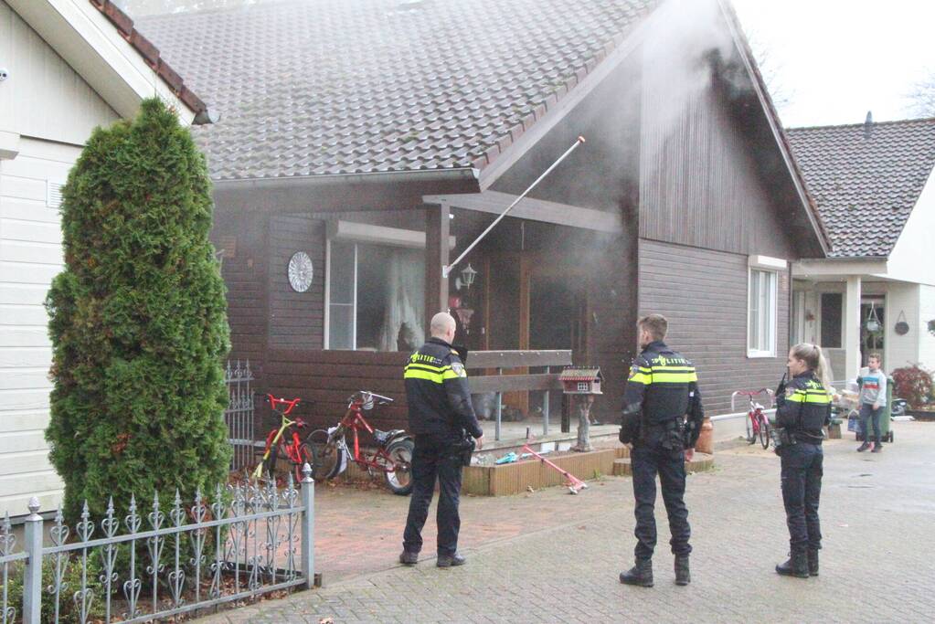 Veel rook door brand in chalet