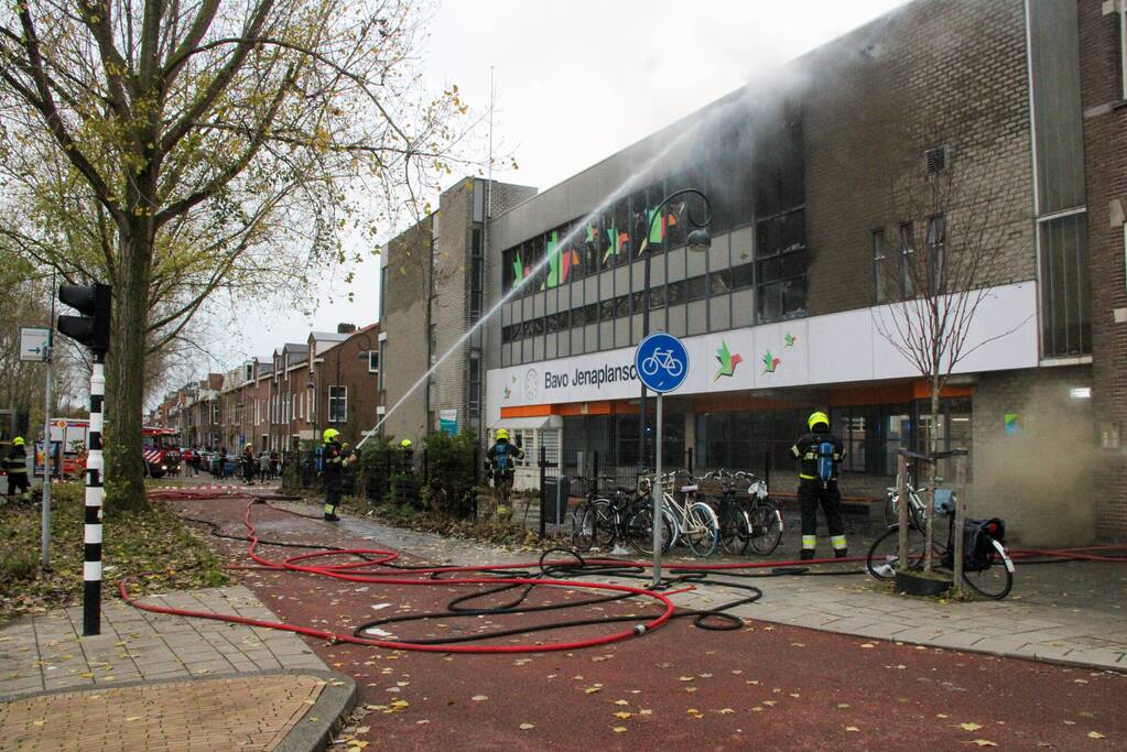 Zeer grote brand bij basisschool