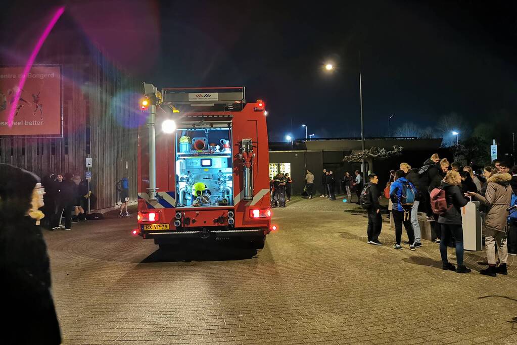 Sporthal ontruimd door brand in keuken