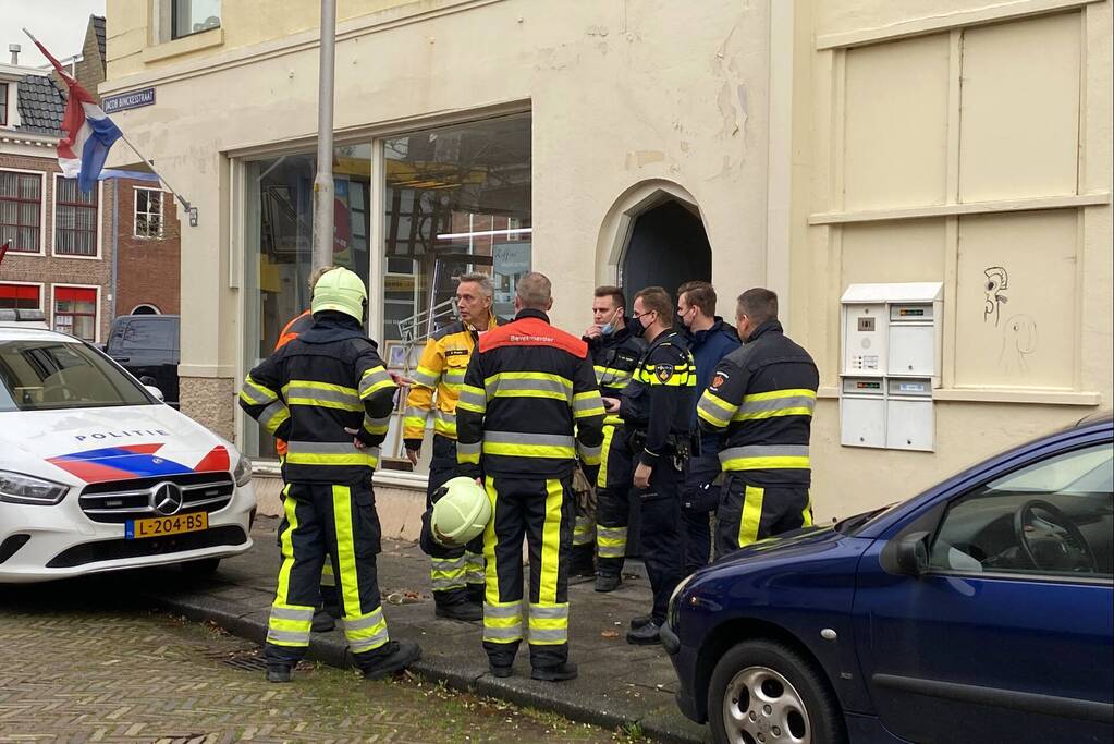 Brandweer doet onderzoek naar gevaarlijk stoffen in woning