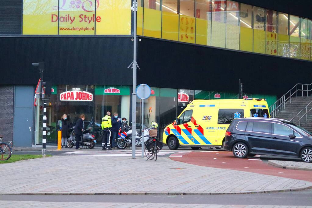 Fietser gewond bij botsing met scooterrijder