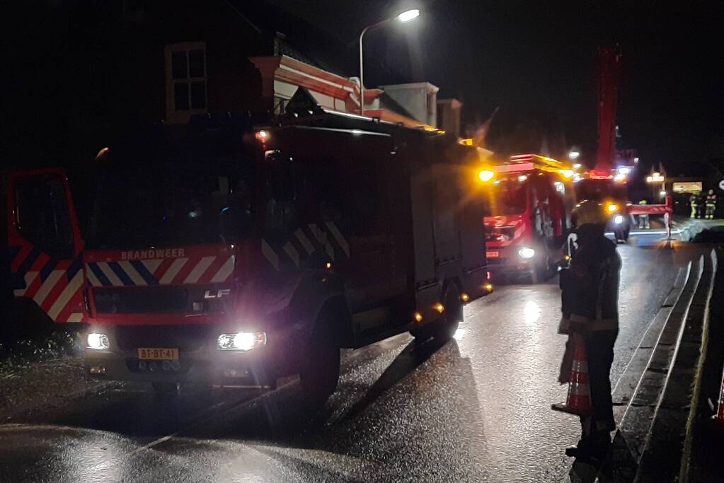 Brandweer dooft schoorsteenbrand