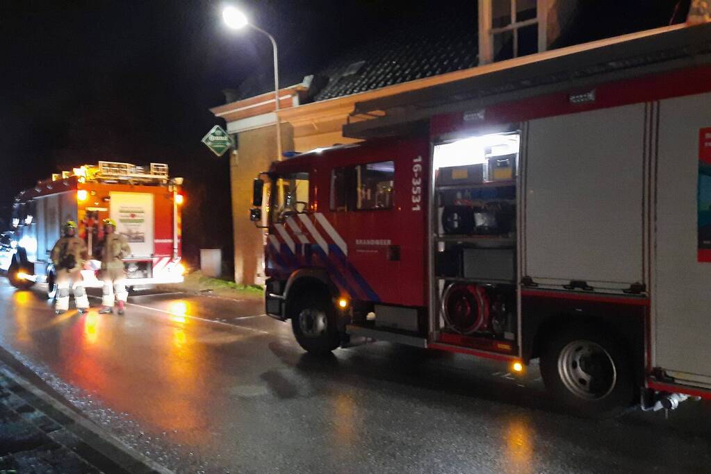 Brandweer dooft schoorsteenbrand