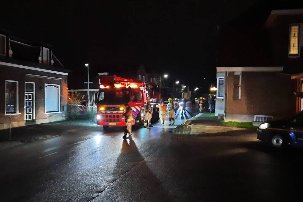 Brandweer dooft schoorsteenbrand