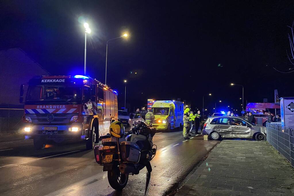 Gewonde bij aanrijding tussen twee auto's