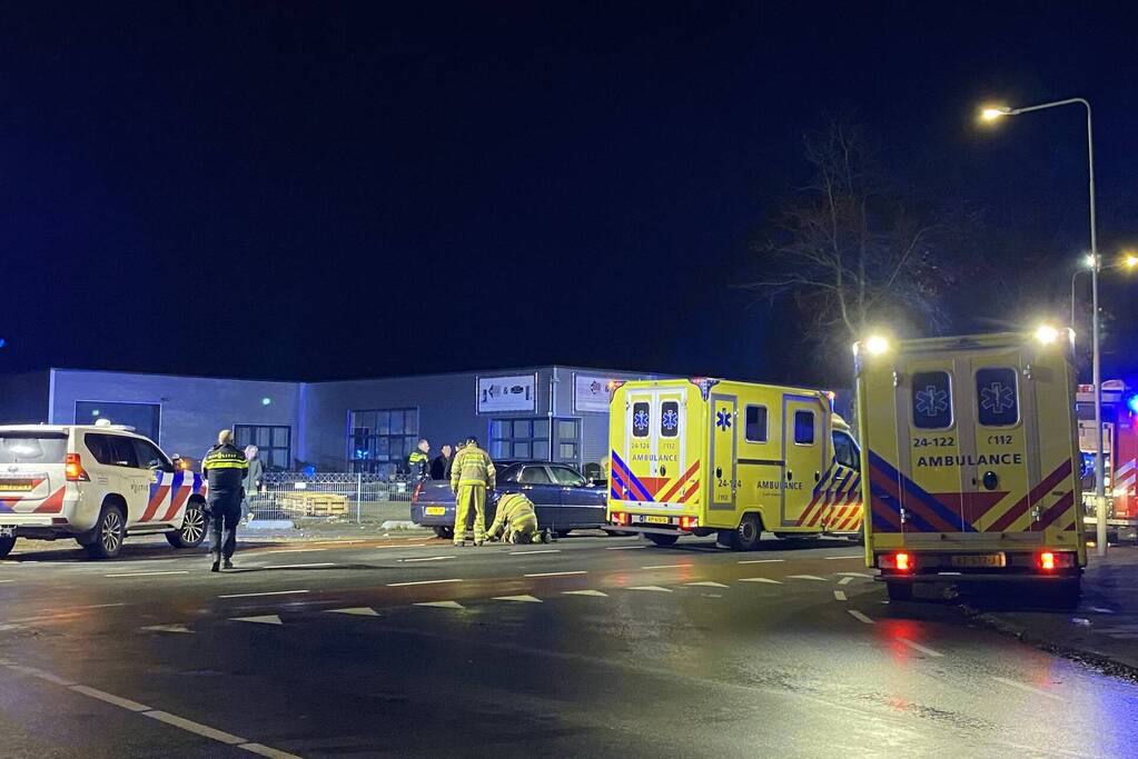 Gewonde bij aanrijding tussen twee auto's