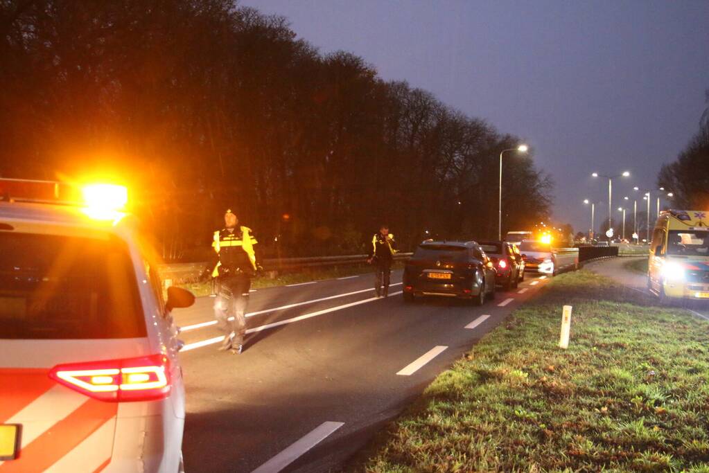 Kop-staart aanrijding tussen drie voertuigen