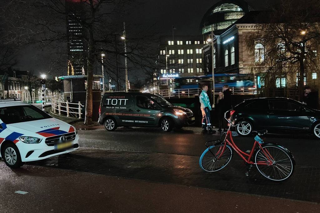 Fietsster en personenauto met elkaar in botsing