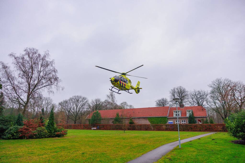 Traumahelikopter landt op terrein Klooster Sint Joseph