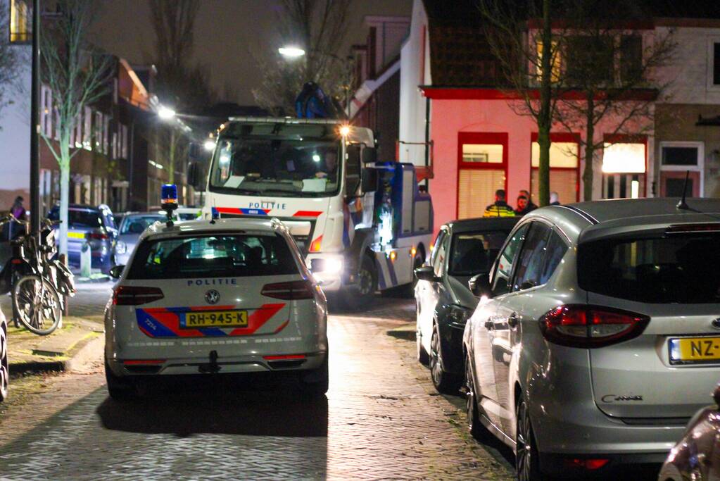 Politie sleept personenauto weg na achtervolging