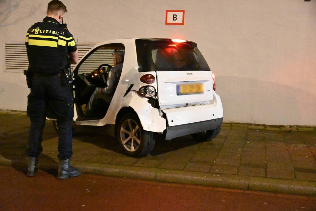 Automobilist ramt personenauto en vlucht