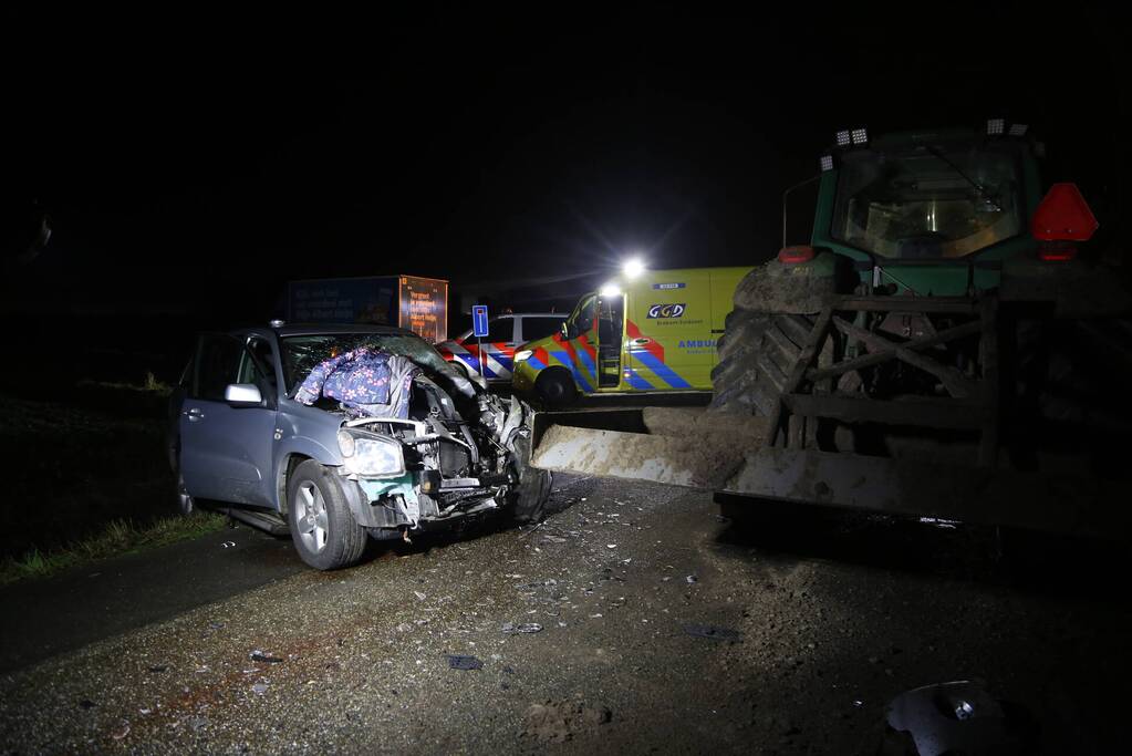 Gewonden bij aanrijding tussen tractor en auto