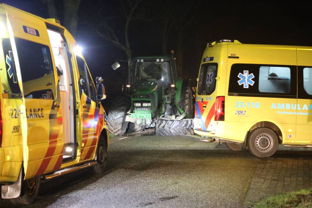 Gewonden bij aanrijding tussen tractor en auto