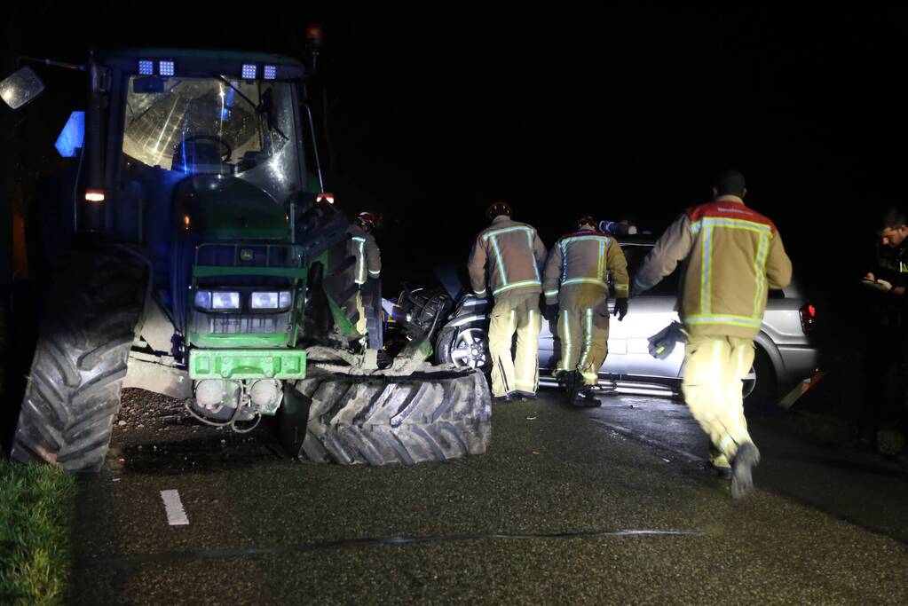 Gewonden bij aanrijding tussen tractor en auto