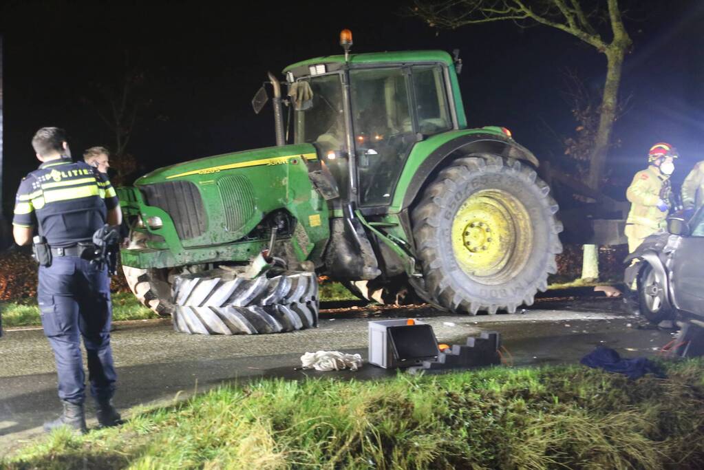 Gewonden bij aanrijding tussen tractor en auto