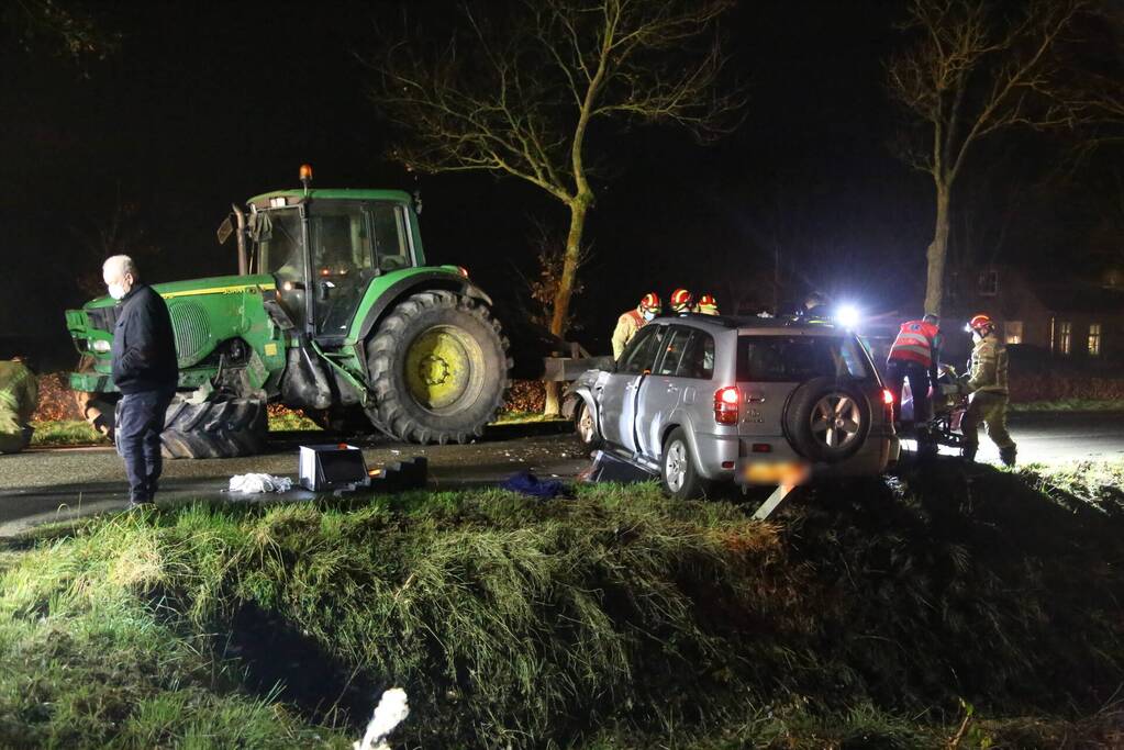 Gewonden bij aanrijding tussen tractor en auto