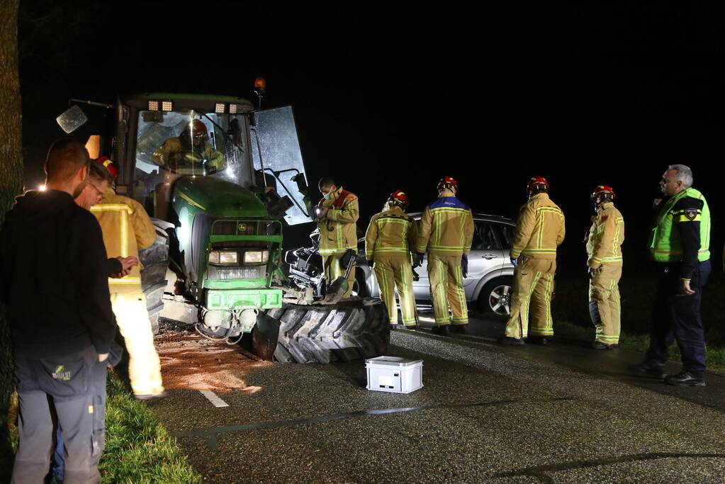 Gewonden bij aanrijding tussen tractor en auto