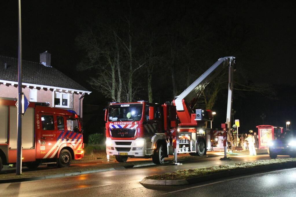 Brand in schoorsteen van woning