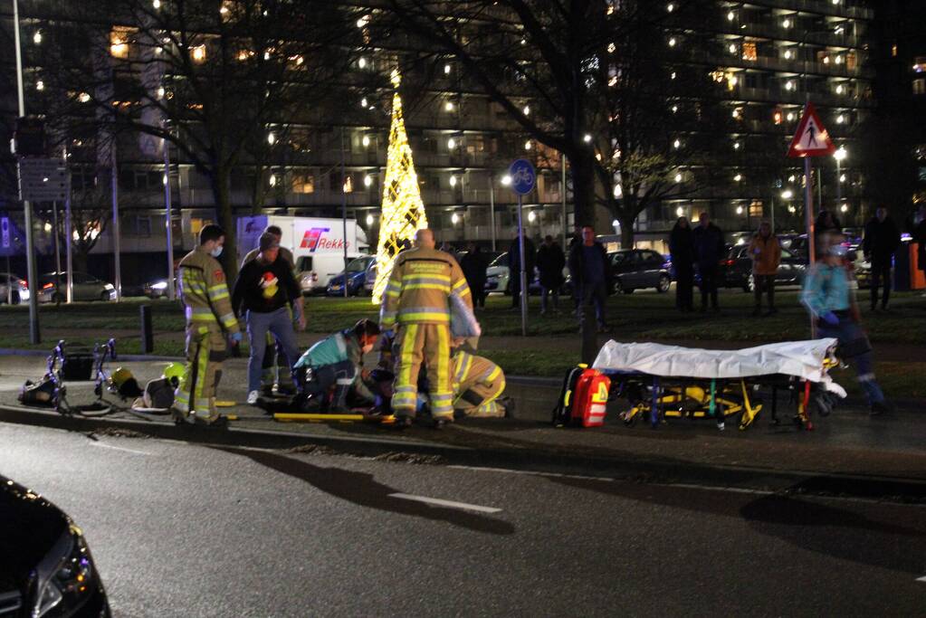 Persoon met rollator aangereden door personenauto