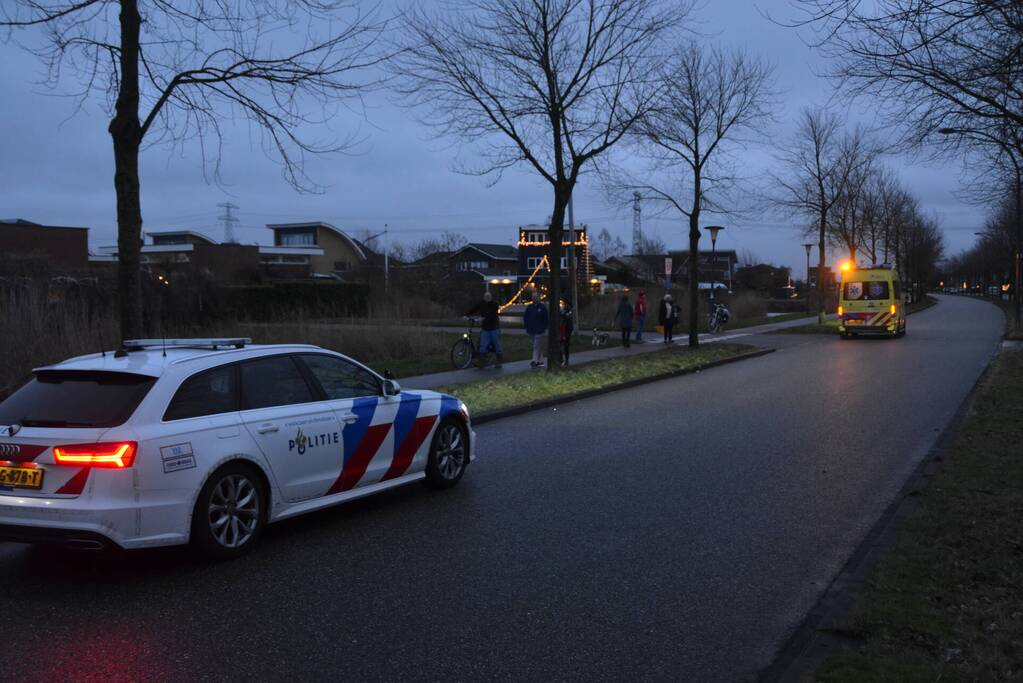 Fietser gewond naar ziekenhuis na aanrijding