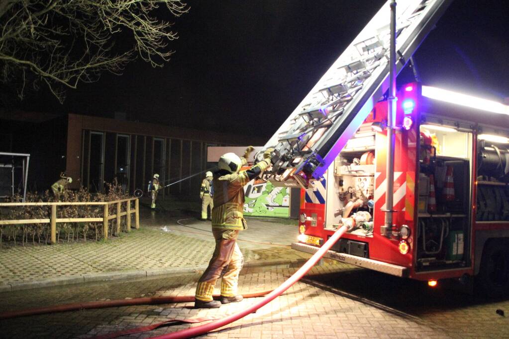 Veel rook en vuur bij jongerencentrum