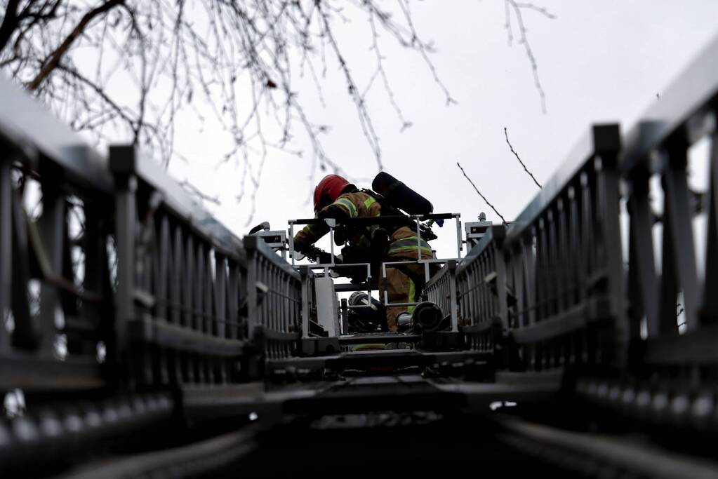 Schoorsteen geveegd na brandmelding