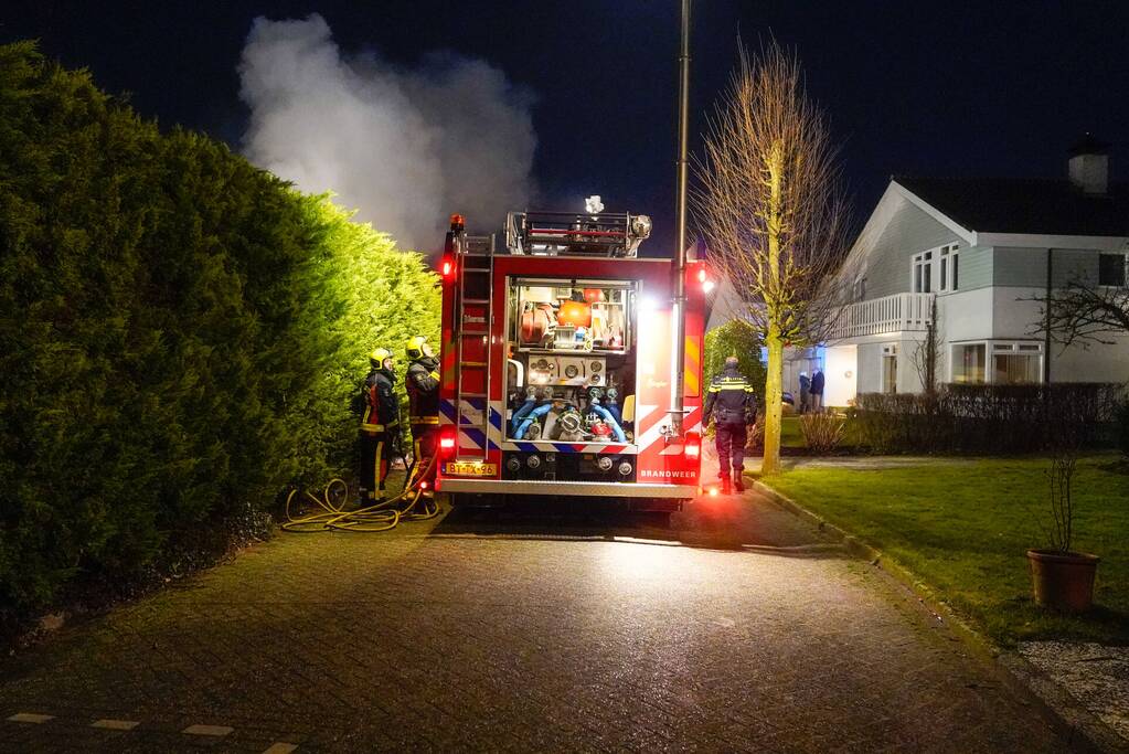 Veel rook bij brand in garage