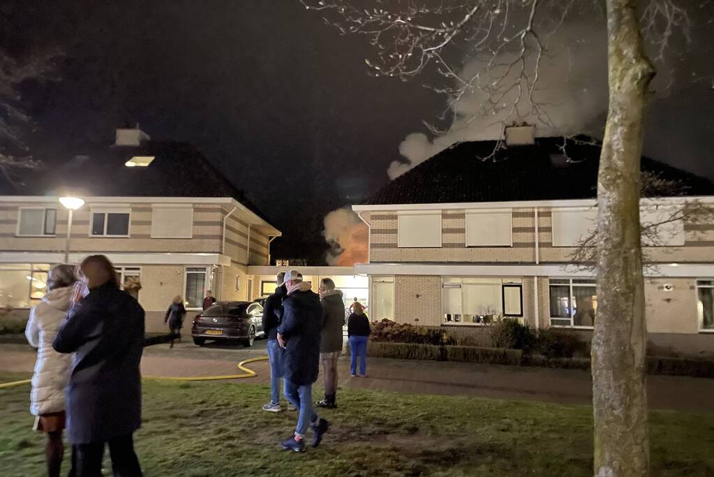 Flinke rookontwikkeling door brand in schuur