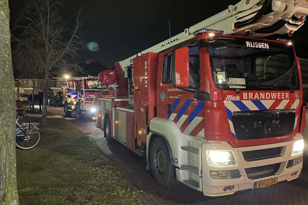 Flinke rookontwikkeling door brand in schuur