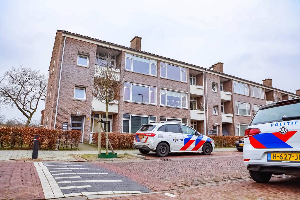 Politie doet onderzoek naar overleden persoon in woning