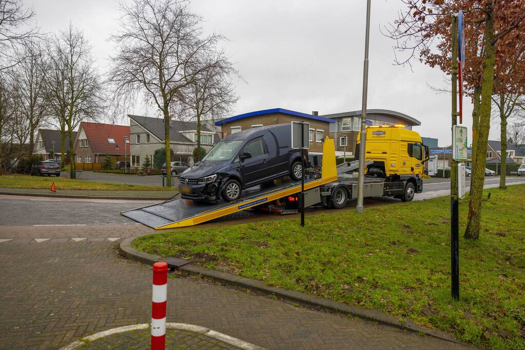 Bestuurder neemt bocht te ruim en veroorzaakt botsing