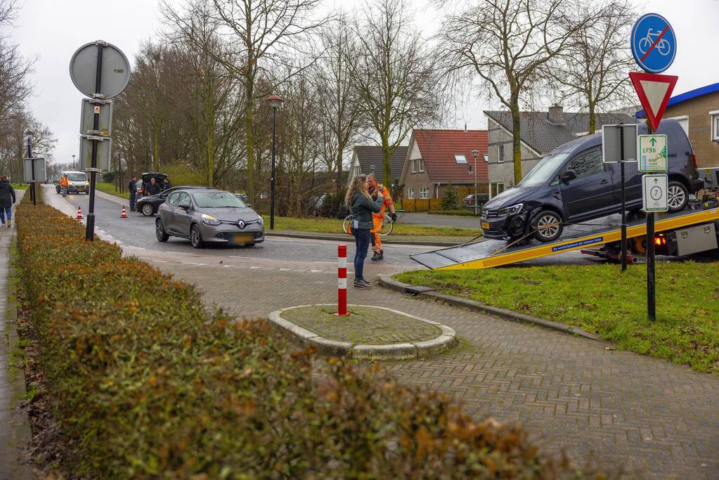 Bestuurder neemt bocht te ruim en veroorzaakt botsing