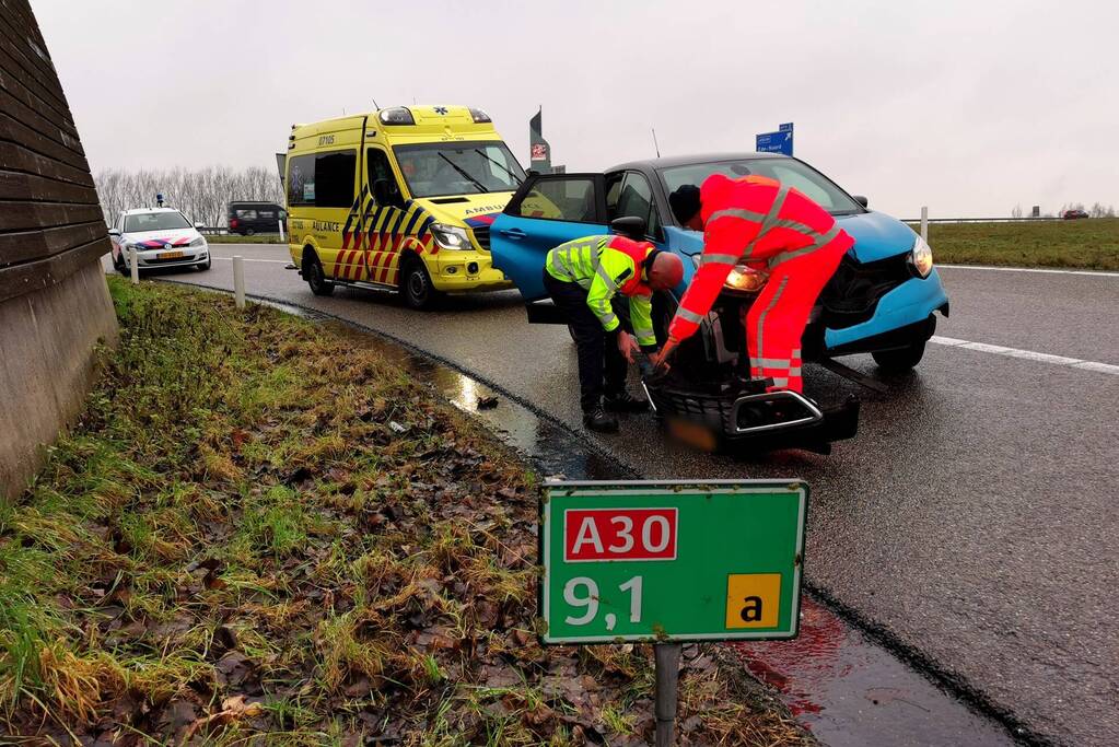 Bestuurster botst achterop aanhanger