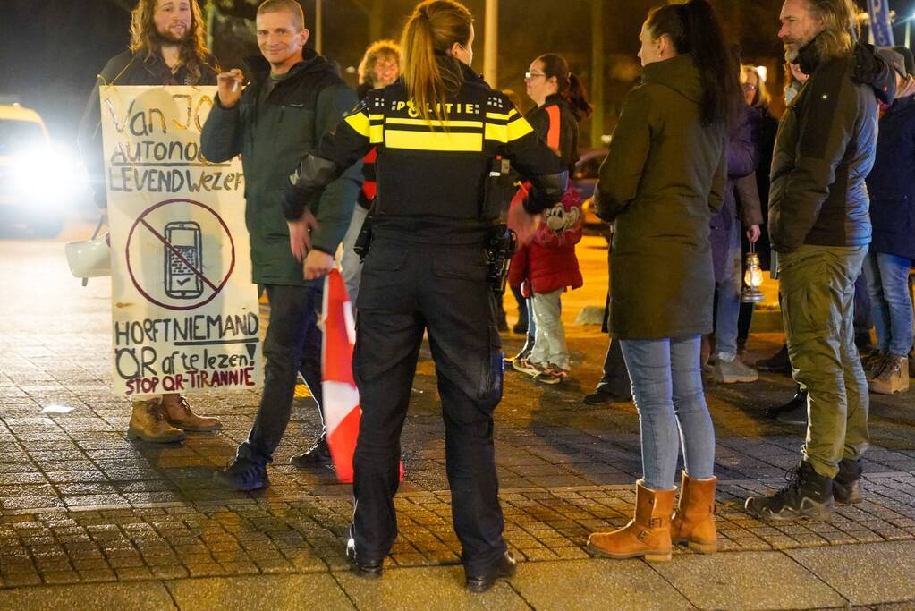 Fakkeltocht gehouden tegen maatregelen