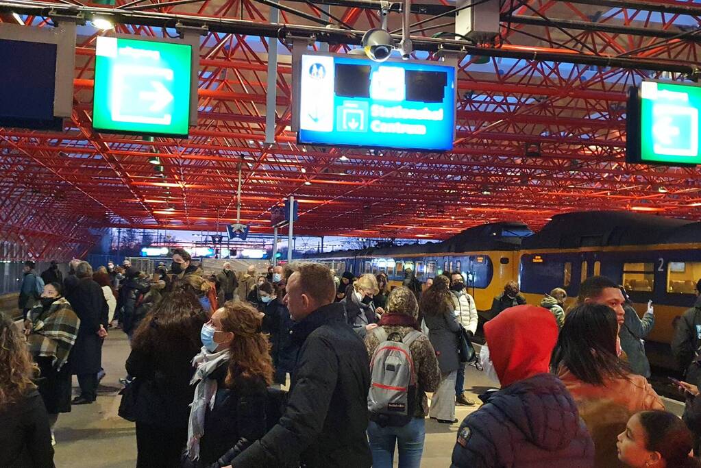 Enorme drukte op station door treinuitval