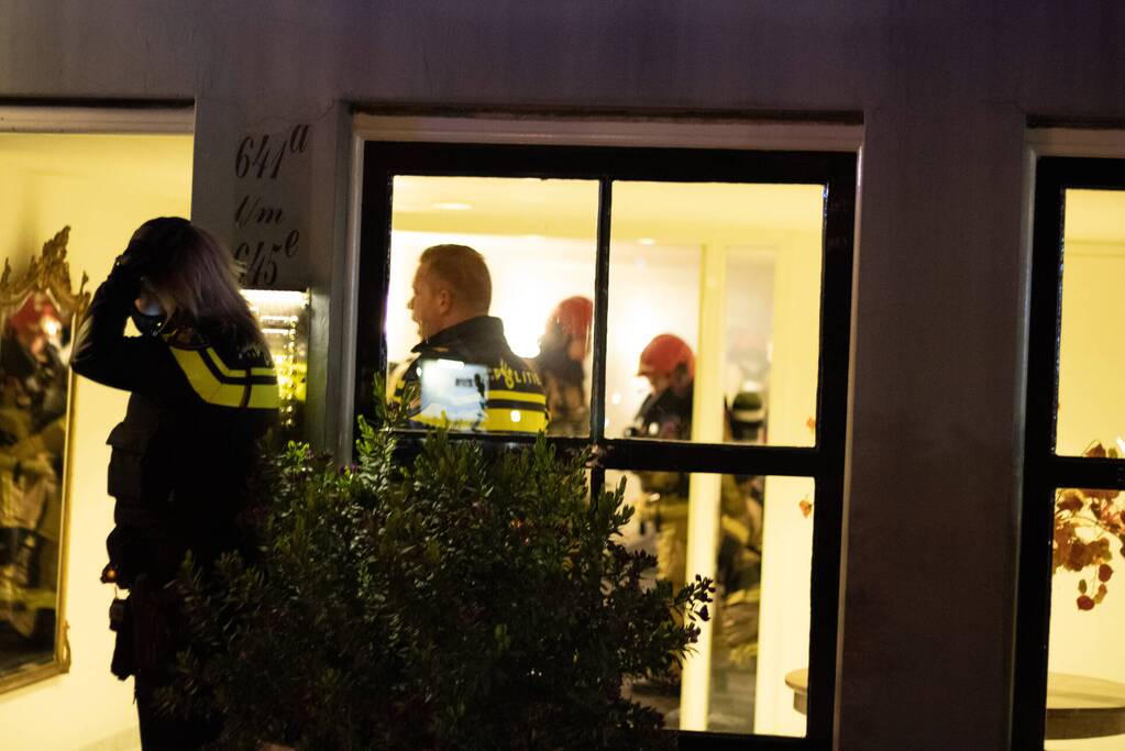 Brandweer redt honden bij forse brand in grachtenpand