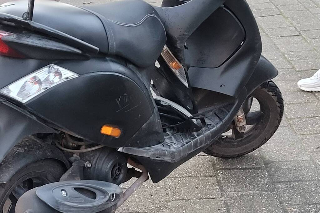 Scooterrijder gewond bij aanrijding met auto