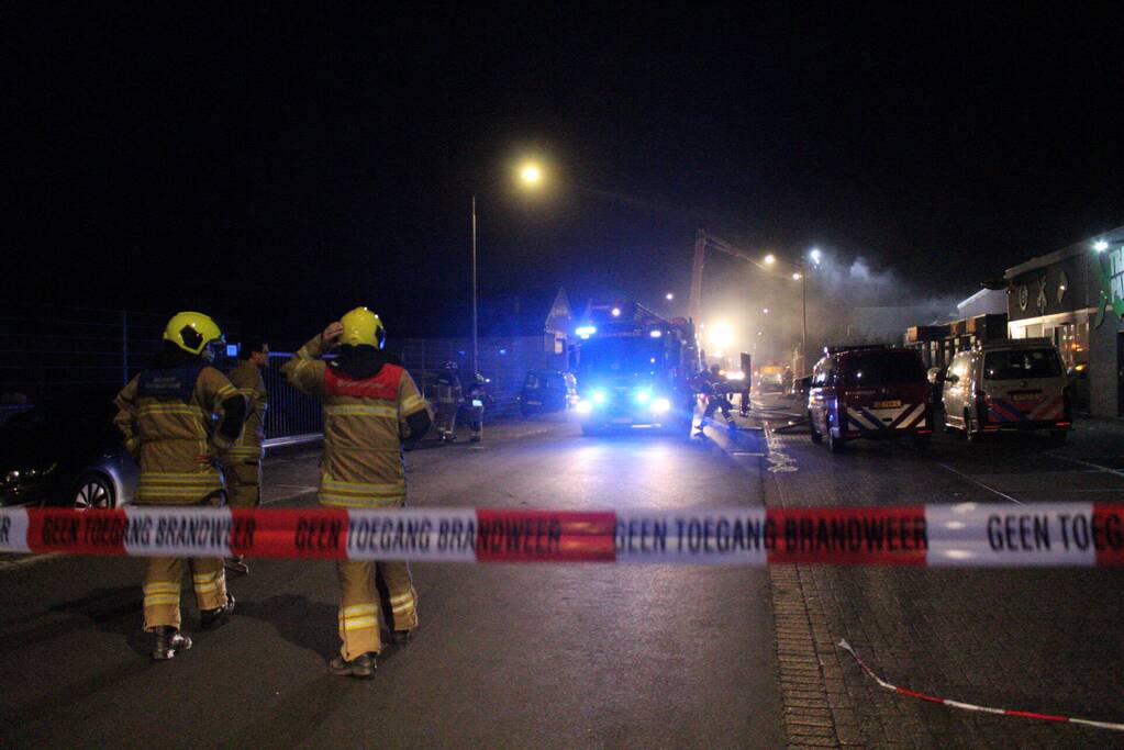 Grote brand in bedrijfspand