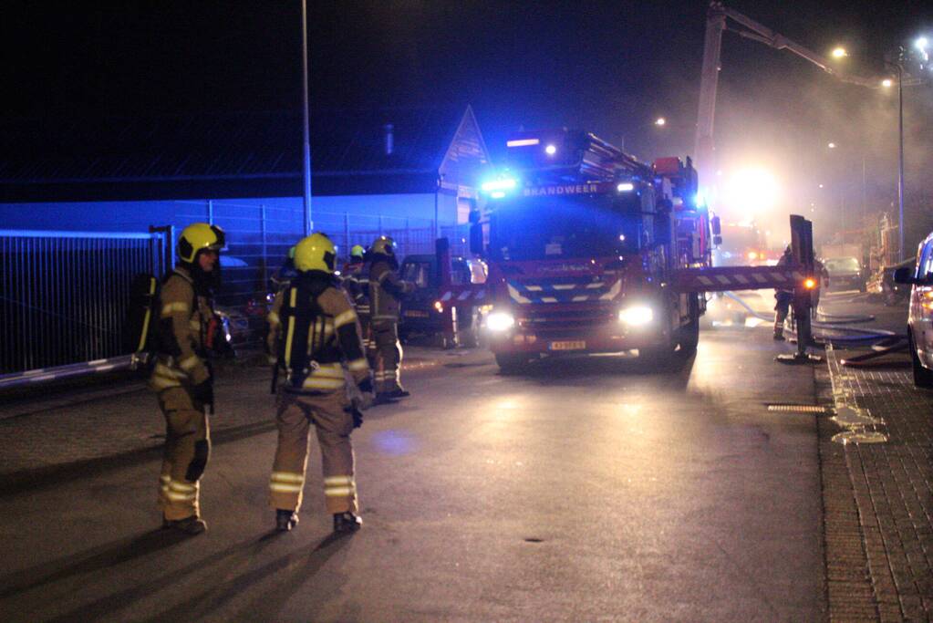 Grote brand in bedrijfspand