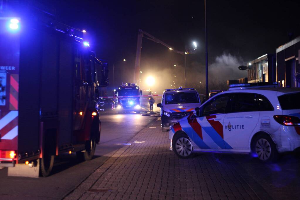 Grote brand in bedrijfspand