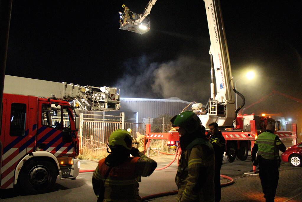 Grote brand in bedrijfspand