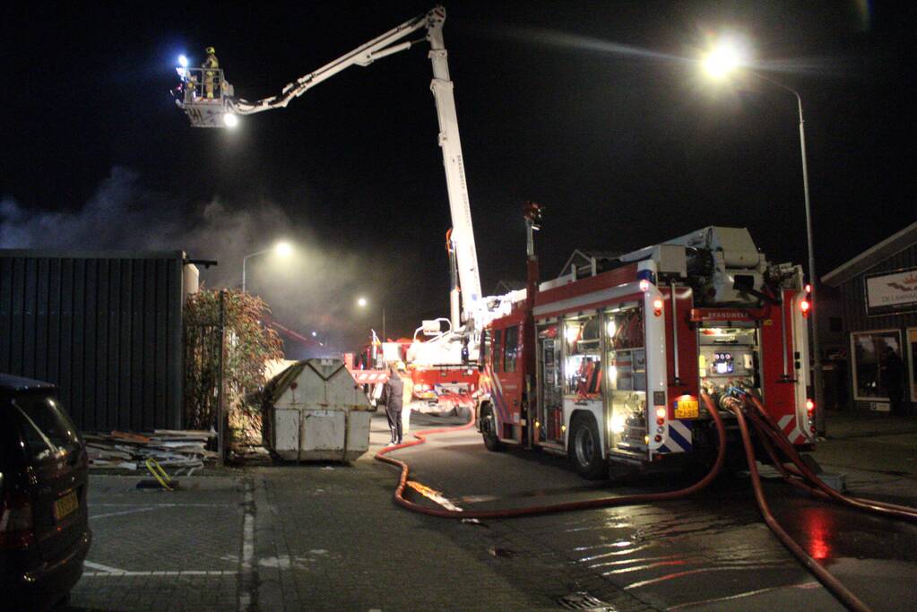 Grote brand in bedrijfspand