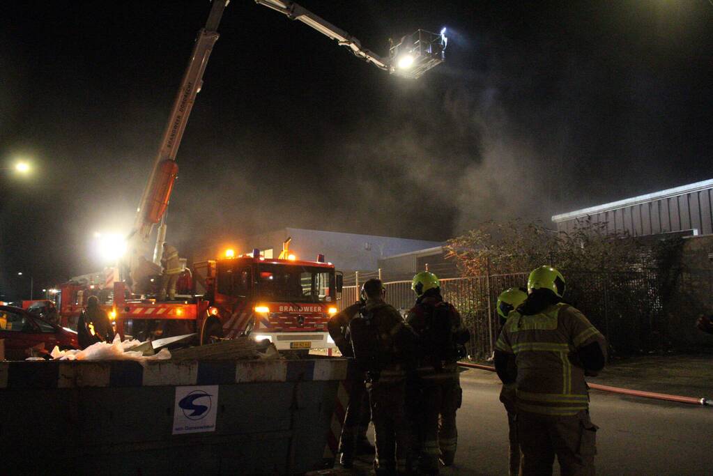 Grote brand in bedrijfspand