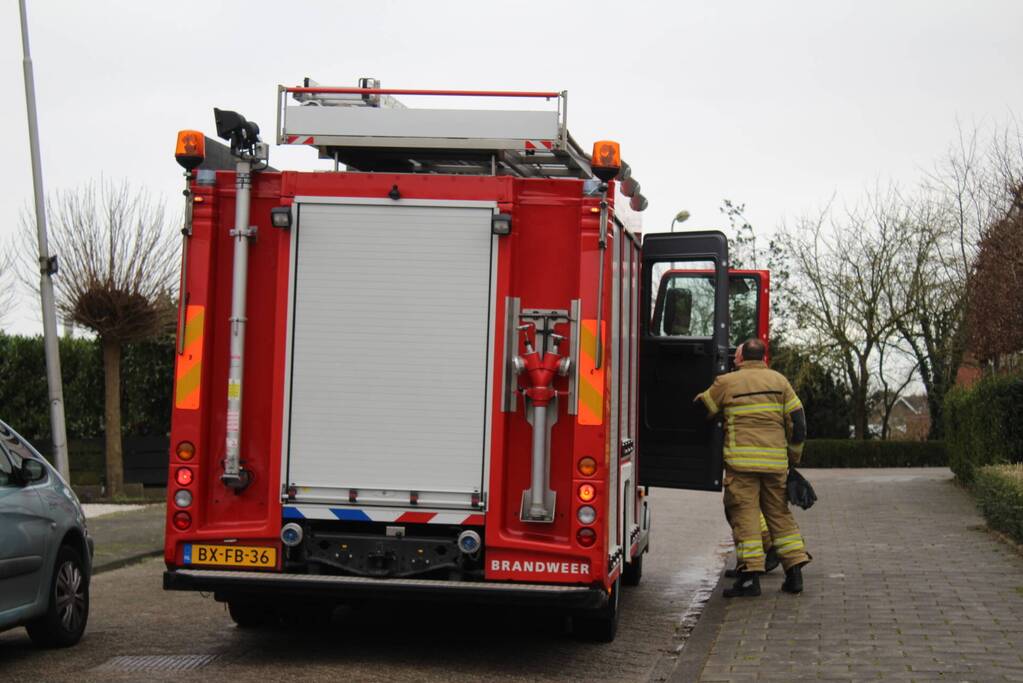 Brandweer stelt rolluik veilig