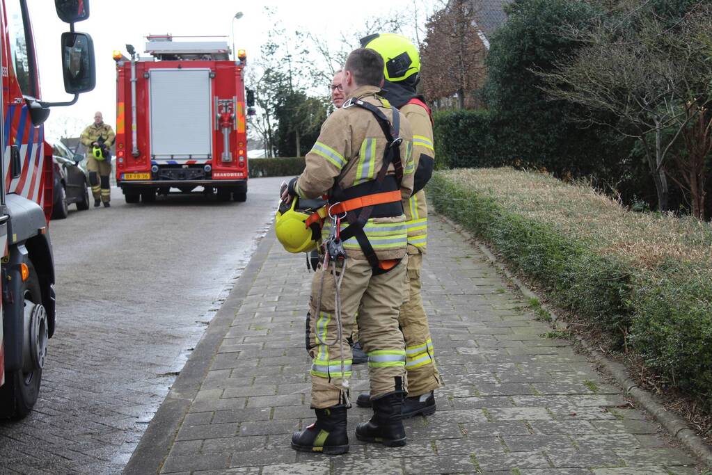 Brandweer stelt rolluik veilig